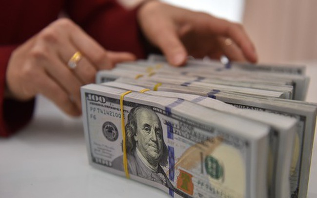 Vì sao sát Tết giá USD lao dốc không phanh?