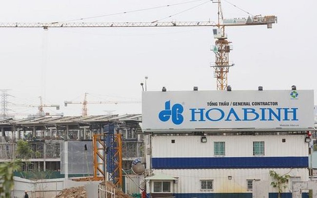 Nhanh tay: Trước khi phe ông Lê Viết Hải và Nguyễn Công Phú đâm đơn kiện nhau, một cổ đông đã khởi kiện Tập đoàn, yêu cầu huỷ bỏ tất cả các Nghị quyết về vụ việc