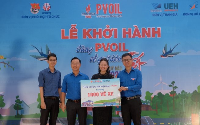 PVOIL ước đạt 763 tỷ đồng lợi nhuận trước thuế trong năm 2022, triển khai chương trình về quê đón Tết cho 1.000 lượt sinh viên