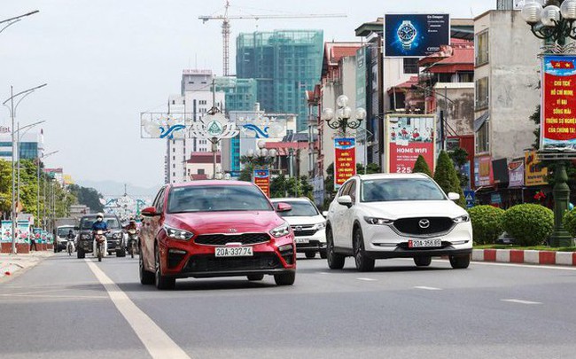 Người Việt lần đầu tiên ''xô đổ'' mốc mua nửa triệu ô tô năm 2022: Có gì vui?