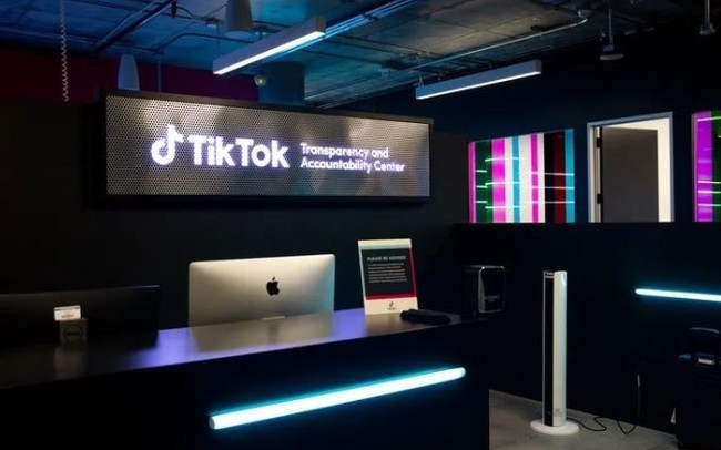 Bên trong Trung tâm Minh bạch của TikTok: Khách tham quan bị cấm vào một căn phòng, nơi được cho là ‘bất khả xâm phạm’