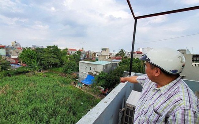 Đem sổ đỏ của bố mẹ đi cắm vay mua đất, nhà đầu tư “mắc kẹt hai đầu”, rầu rĩ vì không bán được đất