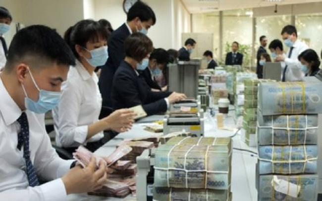 Hết thời kiếm trăm triệu từ hoa hồng bảo hiểm nhân thọ, banker quay về... nhặt tiền lẻ