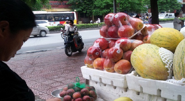 Tràn lan trái cây “đội lốt” nhập khẩu