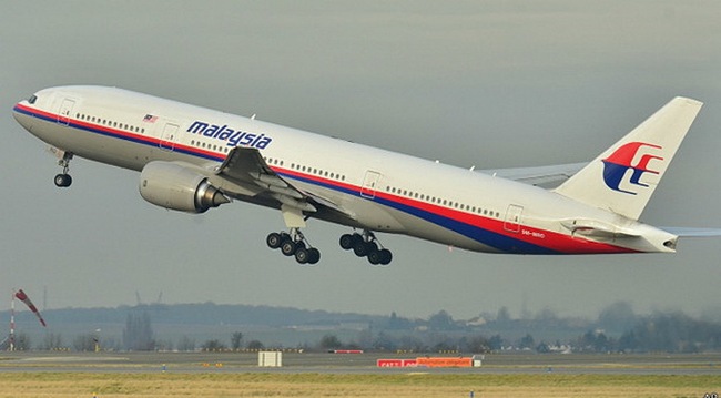 Máy bay Malaysia chở 295 hành khách bị nghi bắn rơi ở Ukraine
