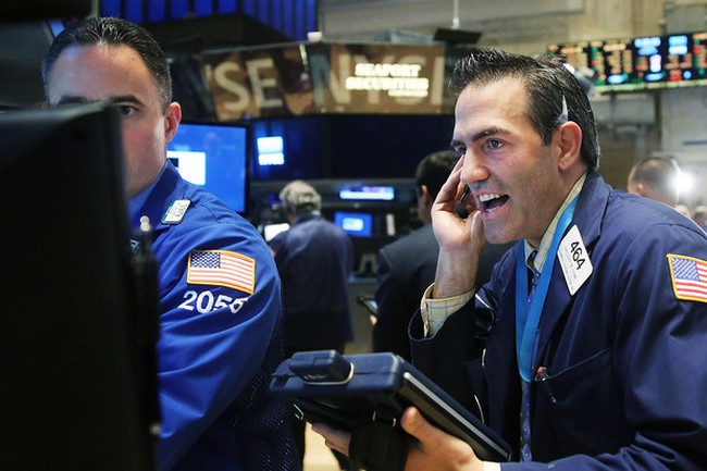S&P 500 đảo chiều cuối phiên, Dow Jones tiếp tục lập kỷ lục