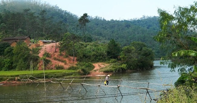 Cầu khỉ Việt Nam nằm trong top 10 cây cầu bộ nguy hiểm nhất thế giới