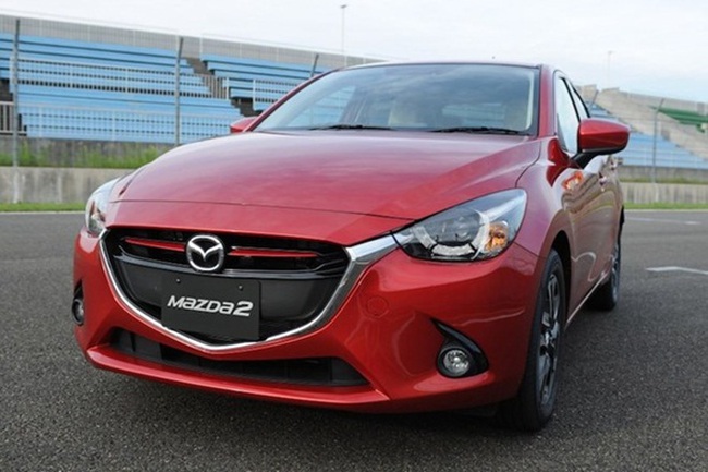 Chi tiết về Mazda2 2015 nội thất sang bản hatchback đẹp hơn sedan