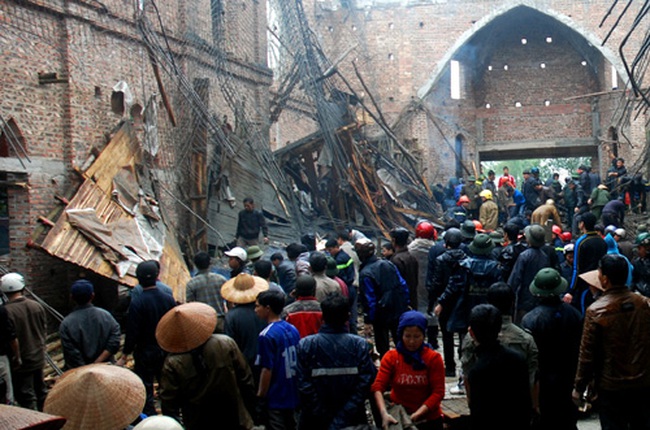 "Lộ" nguyên nhân sập mái vòm nhà thờ 50 người thương vong