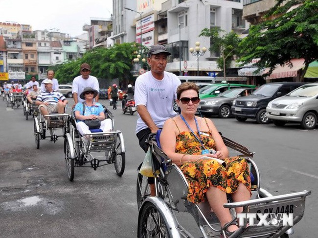 Khách du lịch quốc tế đến Việt Nam ước đạt gần 4,9 triệu lượt 
