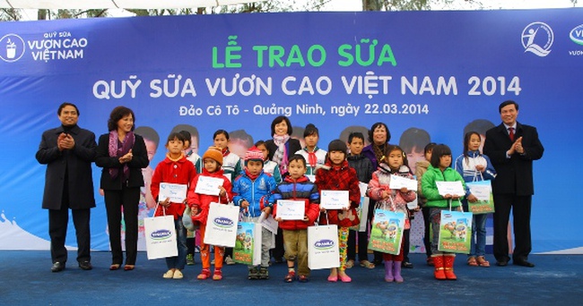 Vinamilk dành 8 tỷ đồng cho quỹ sữa “Vươn cao Việt Nam” năm 2014