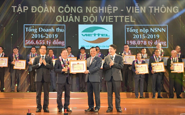 Viettel được vinh danh là một trong những doanh nghiệp nộp thuế lớn nhất trong 30 năm Viettel được vinh danh là một trong những doanh nghiệp nộp thuế lớn nhất trong 30 năm