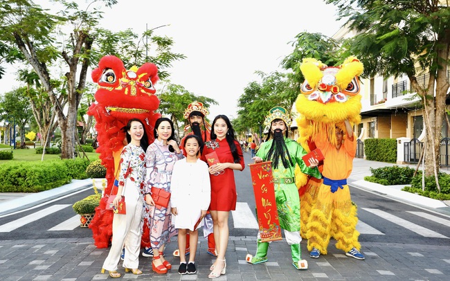Verosa Park: Gần 1.000 khách tham dự sự kiện tri ân “Sắc hoa bừng sáng” Verosa Park: Gần 1.000 khách tham dự sự kiện tri ân “Sắc hoa bừng sáng”