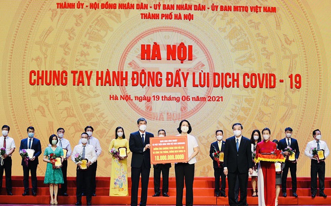 Agribank ủng hộ Hà Nội 10 tỷ đồng cho Quỹ vắc xin và công tác phòng chống dịch