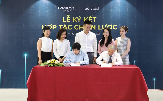 Lễ ký kết thỏa thuận hợp tác giữa VNTravel và Bolttech