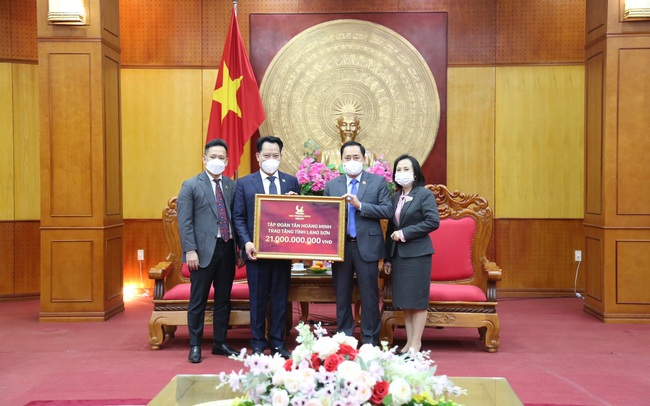 Tân Hoàng Minh đóng góp 21 tỷ cho lực lượng quân sự tỉnh Lạng Sơn