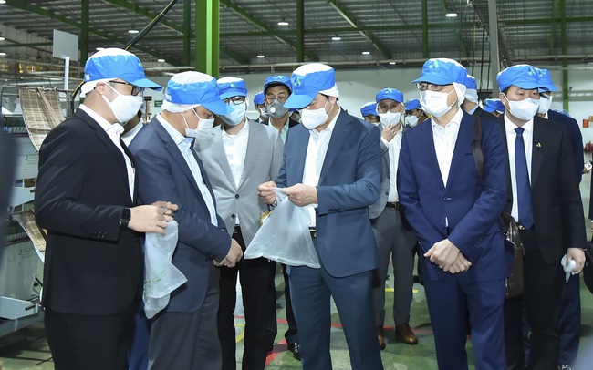 Doanh nghiệp hi vọng các Đại sứ là cầu nối đưa sản phẩm thân thiện môi trường ra thế giới Doanh nghiệp hi vọng các Đại sứ là cầu nối đưa sản phẩm thân thiện môi trường ra thế giới