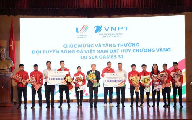 Tập đoàn VNPT thưởng “nóng” 2 tỷ đồng cho đội tuyển bóng đá Việt Nam