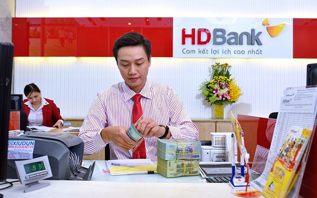 MBS: Thu nhập dịch vụ HDBank dự kiến tăng mạnh trong năm 2022, phí "upfront" sẽ thúc đẩy giá trị nội tại ngân hàng