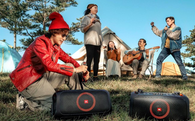 Loa JBL PartyBox On-The-Go được săn đón mùa lễ 2/9