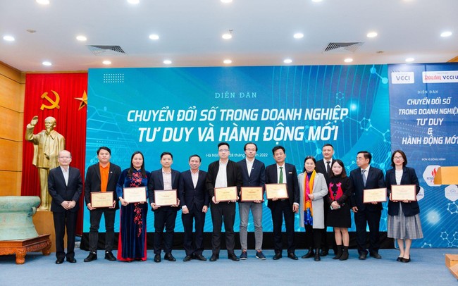 FPT Long Châu được vinh danh là doanh nghiệp chuyển đổi số tiêu biểu 2022