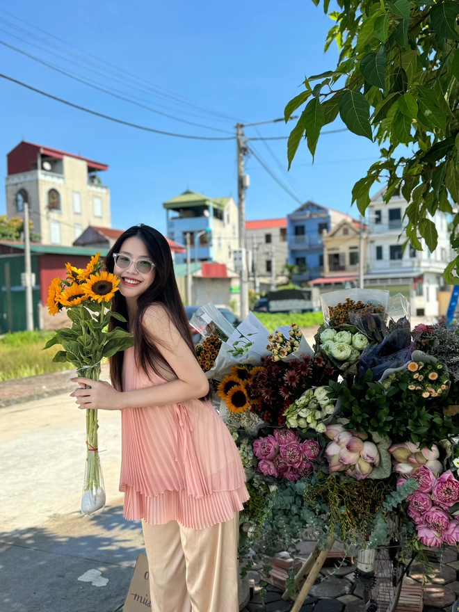 1 người đẹp vừa lọt Top 10 Miss Grand 2024 diện áo dài trắng về tựu trường: Nhan sắc bất ngờ gây thương nhớ- Ảnh 7.