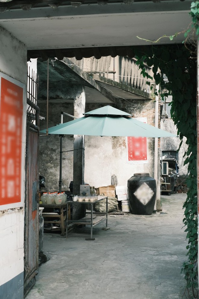 Một cổ trấn 1.300 năm tuổi rất được lòng du khách Việt, 2 bờ như 2 thế giới: Bên phồn hoa tấp nập, bên cũ kỹ trầm mặc như xuyên không về hàng nghìn năm trước- Ảnh 17.