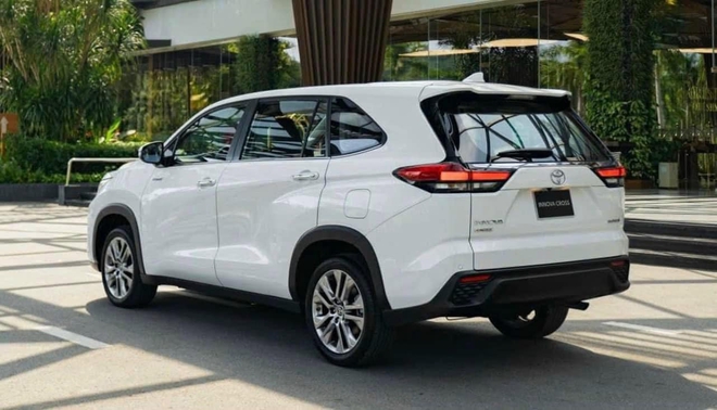 Xe Toyota nhập khẩu tăng giá: Alphard tăng tới 149 triệu, Innova Cross không còn rẻ hơn Custin, Corolla Cross sơn đỏ thành màu đặc biệt- Ảnh 6.