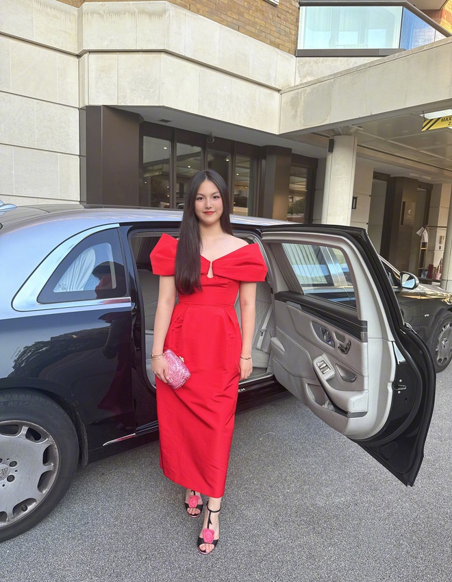 Con gái MC giàu nhất showbiz 15 tuổi đã có Rolls-Royce riêng, sinh nhật 16 tuổi ngồi Maybach 60 tỷ đồng: Bố mẹ tiết lộ 1 điều gây ngỡ ngàng- Ảnh 1. Con gái MC giàu nhất showbiz 15 tuổi đã có Rolls-Royce riêng, sinh nhật 16 tuổi ngồi Maybach 60 tỷ đồng: Bố mẹ tiết lộ 1 điều gây ngỡ ngàng- Ảnh 1.