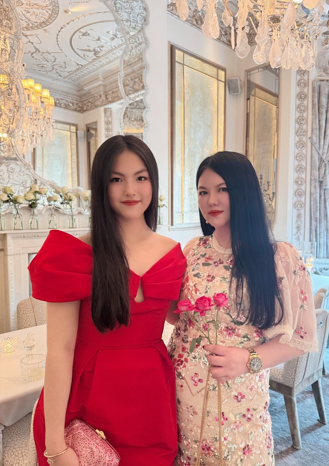 Con gái MC giàu nhất showbiz 15 tuổi đã có Rolls-Royce riêng, sinh nhật 16 tuổi ngồi Maybach 60 tỷ đồng: Bố mẹ tiết lộ 1 điều gây ngỡ ngàng- Ảnh 3. Con gái MC giàu nhất showbiz 15 tuổi đã có Rolls-Royce riêng, sinh nhật 16 tuổi ngồi Maybach 60 tỷ đồng: Bố mẹ tiết lộ 1 điều gây ngỡ ngàng- Ảnh 3.