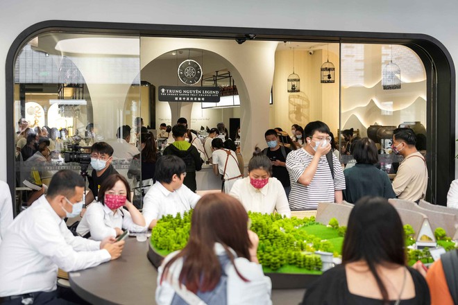 Ôm "giấc mộng Trung Hoa", muốn mở 1.000 quán cà phê nhưng giờ chưa được 10%, ông Đặng Lê Nguyên Vũ vẫn “kiếm” gần 4.000 tỷ đồng ở xứ tỷ dân- Ảnh 3. Ôm "giấc mộng Trung Hoa", muốn mở 1.000 quán cà phê nhưng giờ chưa được 10%, ông Đặng Lê Nguyên Vũ vẫn “kiếm” gần 4.000 tỷ đồng ở xứ tỷ dân- Ảnh 3.