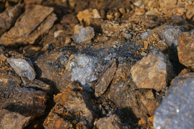 Hứng đòn đau vì Trung Quốc chặn mặt hàng Mỹ không thể sản xuất dù chỉ 1 gram, người dân bỏ qua cả vàng để săn lùng kho báu: Liệu có thoát phụ thuộc Bắc Kinh?- Ảnh 11. Hứng đòn đau vì Trung Quốc chặn mặt hàng Mỹ không thể sản xuất dù chỉ 1 gram, người dân bỏ qua cả vàng để săn lùng kho báu: Liệu có thoát phụ thuộc Bắc Kinh?- Ảnh 11.