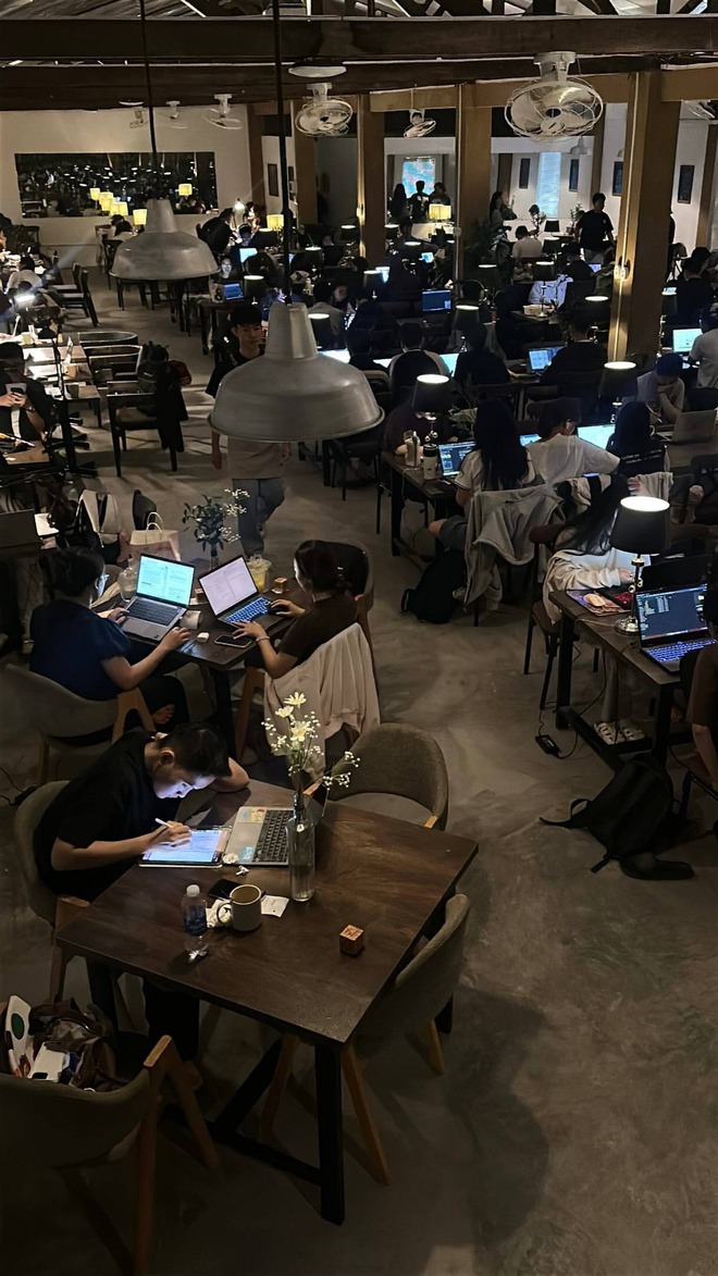 Cuộc đua sống còn của các thương hiệu F&B trong năm thanh lọc 2025: Đẹp - độc khuấy đảo thị trường nghìn tỷ, loạt đại gia “tất tay” đua với các ông lớn ngân hàng- Ảnh 8. Cuộc đua sống còn của các thương hiệu F&B trong năm thanh lọc 2025: Đẹp - độc khuấy đảo thị trường nghìn tỷ, loạt đại gia “tất tay” đua với các ông lớn ngân hàng- Ảnh 8.