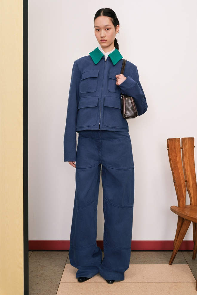 Khi những món đồ công sở không còn đơn điệu và khuôn mẫu: Áo polo, trench coat cũng có thể cá tính đến thế này trong BST mới của Tory Burch- Ảnh 2. Khi những món đồ công sở không còn đơn điệu và khuôn mẫu: Áo polo, trench coat cũng có thể cá tính đến thế này trong BST mới của Tory Burch- Ảnh 2.