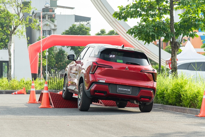Vắt sức Mitsubishi Xforce leo dốc cao 8 mét và loạt bài thử ra trò, lại còn free tại Hà Nội- Ảnh 12. Vắt sức Mitsubishi Xforce leo dốc cao 8 mét và loạt bài thử ra trò, lại còn free tại Hà Nội- Ảnh 12.
