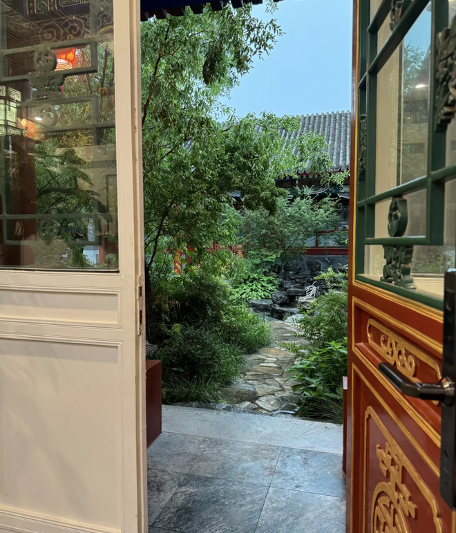 MC giàu nhất showbiz khoe ảnh 1 trong số 70 ngôi nhà đang sở hữu: biệt phủ rộng 600 m2, đẹp đến mức tưởng địa điểm tham quan, kiến trúc xa hoa như hoàng cung- Ảnh 1.