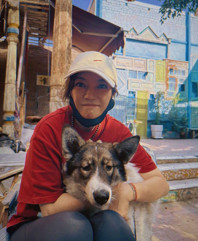 2 sao hạng A đình đám “Hoàn Châu Cách Cách” sau 27 năm: Từ hào quang rực rỡ đến người kiệt quệ vì nợ nần, người phải livestream bán mặt nạ- Ảnh 1.