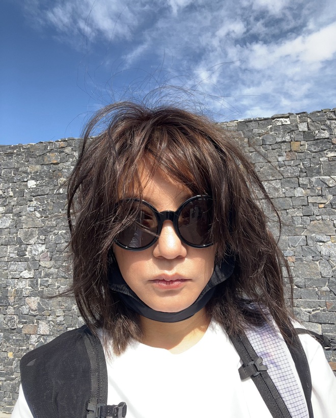 2 sao hạng A đình đám “Hoàn Châu Cách Cách” sau 27 năm: Từ hào quang rực rỡ đến người kiệt quệ vì nợ nần, người phải livestream bán mặt nạ- Ảnh 2.