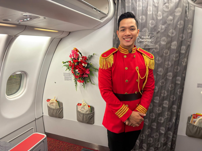 Đúng tối 10/10, một máy bay đặc biệt của Vietjet được chào đón bằng nghi thức phun vòi rồng tại sân bay Cộng hòa Séc - Ảnh 6.