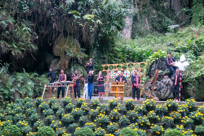 Việt Nam có công trình hình rồng dài 460 m nối thẳng ra cầu kính, vắt ngang sườn núi ở độ cao gần 800 m: Nằm trong dự án 2.600 tỷ đồng, vừa xác lập kỷ lục Việt Nam vào năm ngoái - Ảnh 8.