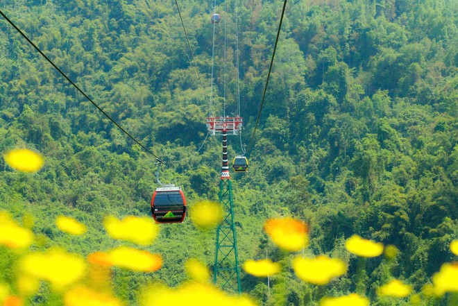 Việt Nam có công trình hình rồng dài 460 m nối thẳng ra cầu kính, vắt ngang sườn núi ở độ cao gần 800 m: Nằm trong dự án 2.600 tỷ đồng, vừa xác lập kỷ lục Việt Nam vào năm ngoái - Ảnh 5.