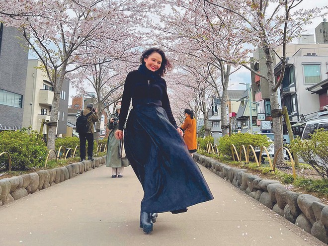 Nữ NSND nổi tiếng sống một mình trong căn hộ 70m2 tại Hà Nội, tuổi 70 được con gái âm thầm tìm bạn trai, mời sang Mỹ - Ảnh 6.