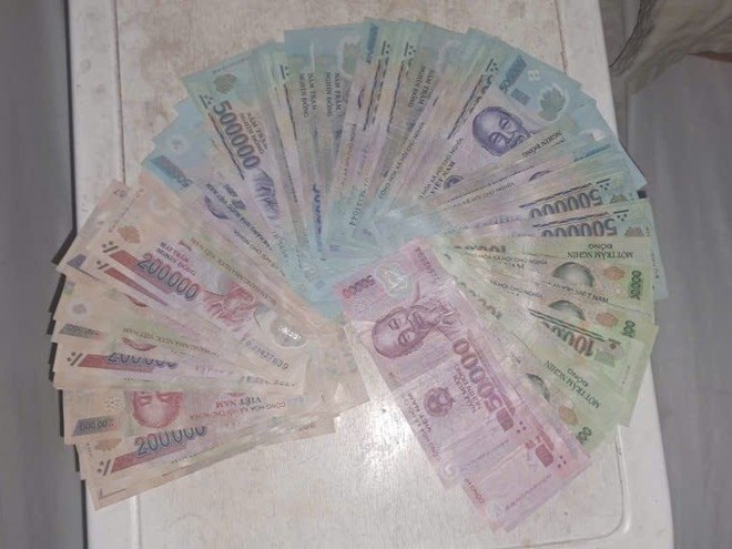 Phát hiện 94 tờ tiền có mệnh giá từ 50.000 - 500.000 đồng trên chuyến tàu Đà Nẵng - TP.HCM - Ảnh 3.