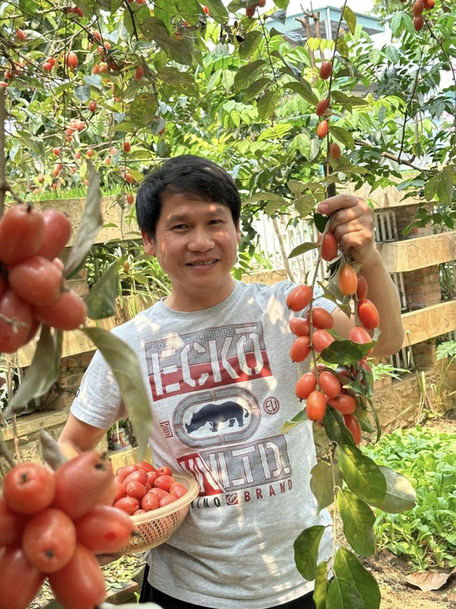 Việt Nam có 3 "ông hoàng nhạc đỏ" nổi đình đám: Người “lẻ bóng” trong cơ ngơi 10.000m2, người sống kín tiếng, viên mãn ở tuổi U60 - Ảnh 12.