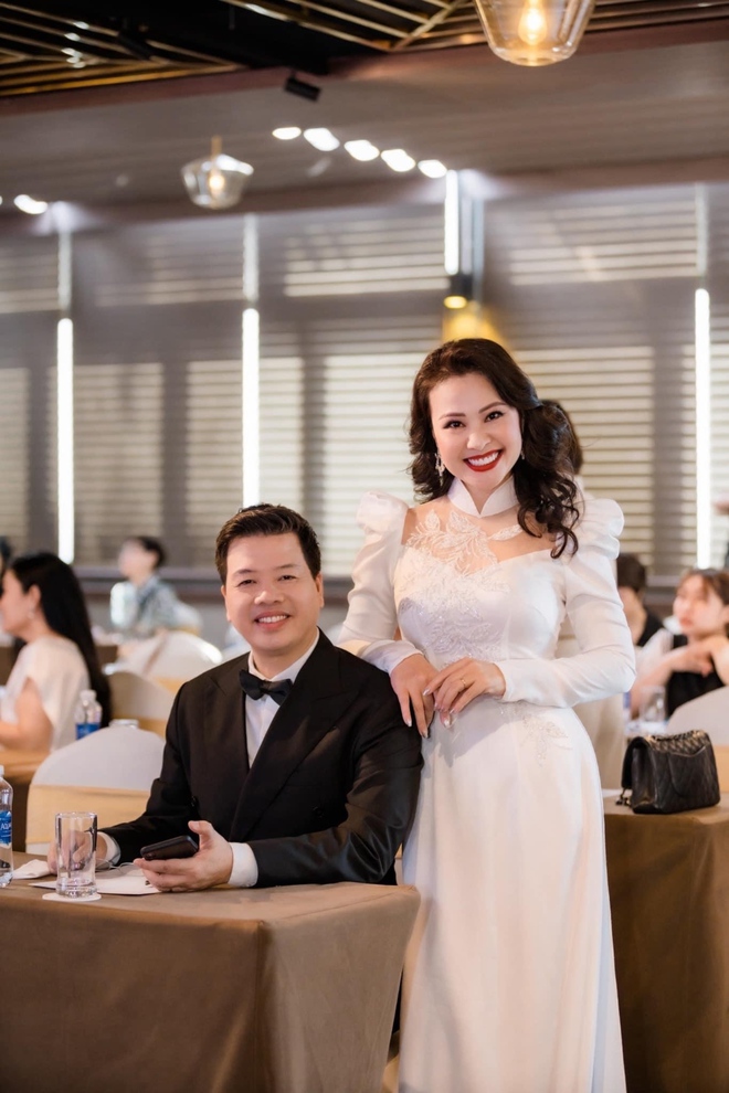 Việt Nam có 3 "ông hoàng nhạc đỏ" nổi đình đám: Người “lẻ bóng” trong cơ ngơi 10.000m2, người sống kín tiếng, viên mãn ở tuổi U60 - Ảnh 16.