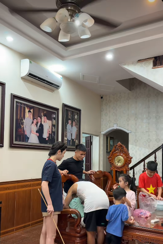 Cầm roi dạy con trước mặt bố chồng, Chu Thanh Huyền lên tiếng giải thích - Ảnh 3.