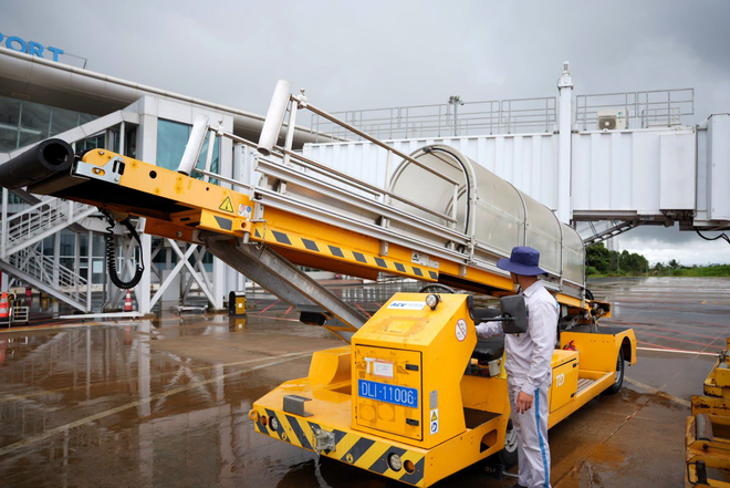 2 ngày trước khi tái xuất, sân bay tại tỉnh lớn nhất Việt Nam huy động 60 người làm nhiệm vụ đặc biệt - Ảnh 6.