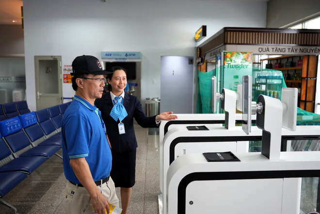 2 ngày trước khi tái xuất, sân bay tại tỉnh lớn nhất Việt Nam huy động 60 người làm nhiệm vụ đặc biệt - Ảnh 2.