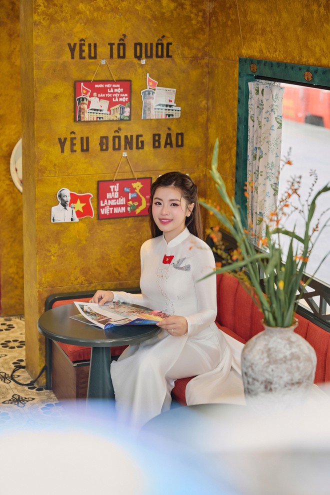 Cảnh tượng đặc biệt trên tàu du lịch 2 tầng của Hà Nội ngay trước thềm lễ 2/9 - Ảnh 5.