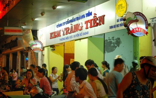 Đúng 1 tuần từ khi cánh cửa tại 35 Tràng Tiền đóng lại, di sản 70 năm từ thời "bao cấp" của triệu người Hà Nội dần "đổi chỗ" - Ảnh 2.